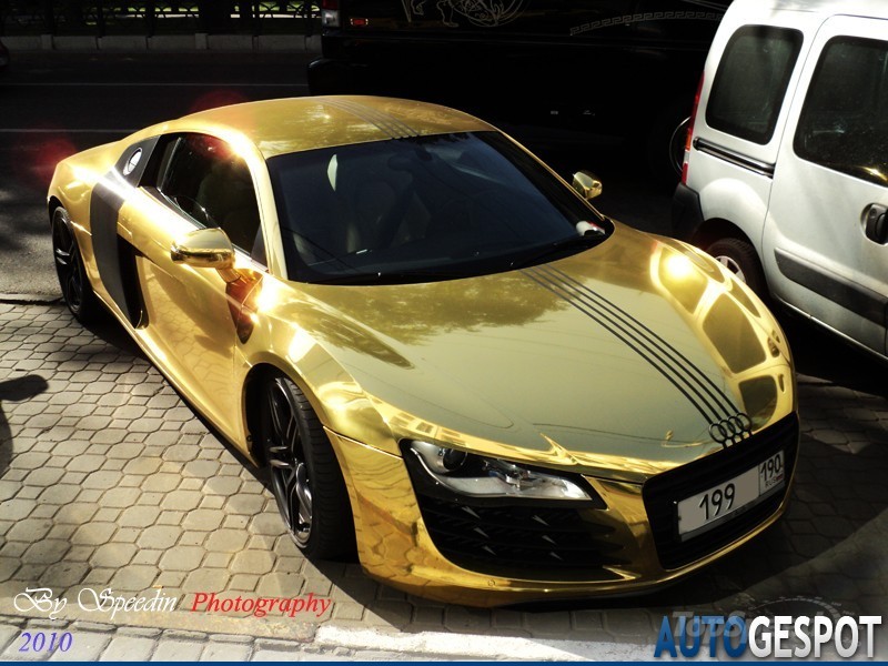 golden cars roaming the streets in russia golden audi r8